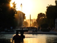 Fountain at Jardin des Tuileries i modlys